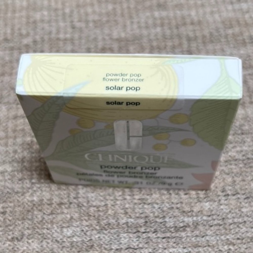 Clinique Powder Pop Flower Bronzer - Picture 3 of 9